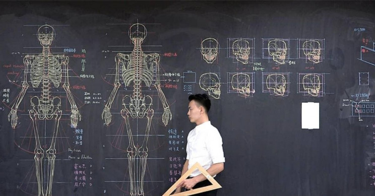 This Taiwanese Lecturer Draws Stunning Anatomical Drawings on the Chalkboard